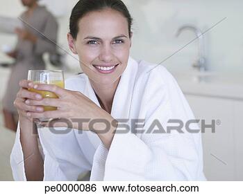 Banco de Imagem - mulher,  manto, 
 laranja,  suco, 
 homem,  fundo. 
fotosearch - busca 
de fotos, imagens 
e clipart