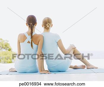 Banco de Imagem - parte traseira, 
 vista,  dois, 
 mulheres,  ao 
ar livre. fotosearch 
- busca de fotos, 
imagens e clipart