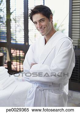 Banco de Imagem - homem,  bathrobe. 
fotosearch - busca 
de fotos, imagens 
e clipart