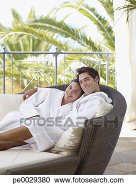 Arquivo de Fotografias - par,  relaxante, 
 bathrobes. fotosearch 
- busca de fotos, 
imagens e clipart