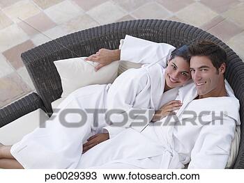 Banco de Imagem - par,  relaxante, 
 bathrobes. fotosearch 
- busca de fotos, 
imagens e clipart