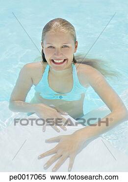 Banco de Imagem - mulher,  água, 
 sorrindo. fotosearch 
- busca de fotos, 
imagens e clipart