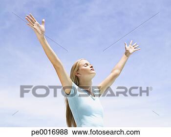 Banco de Imagem - mulher,  ioga. 
fotosearch - busca 
de fotos, imagens 
e clipart