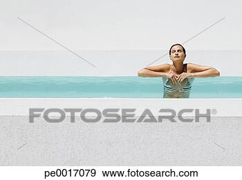 Arquivo Fotográficos - mulher,  piscina. 
fotosearch - busca 
de fotos, imagens 
e clipart