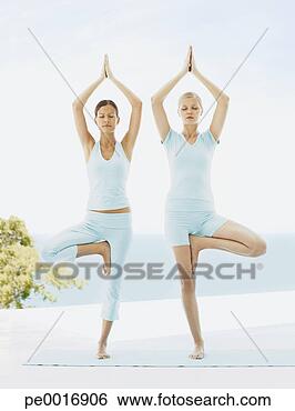 Banco de Imagem - mulheres,  ioga. 
fotosearch - busca 
de fotos, imagens 
e clipart