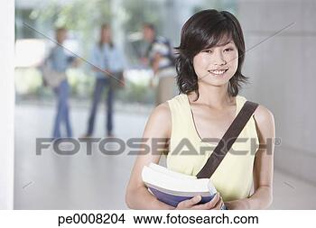 Banco de Imagem - jovem,  mulher, 
 escola,  escola, 
 livros. fotosearch 
- busca de fotos, 
imagens e clipart