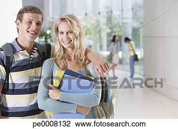 Banco de Imagem - jovem,  mulher, 
 homem,  escola. 
fotosearch - busca 
de fotos, imagens 
e clipart