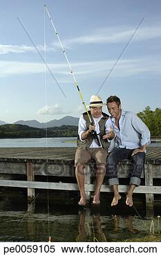 Banco de Imagem - dois,  men,  pesca, 
 doca. fotosearch 
- busca de fotos, 
imagens e clipart