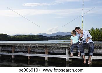 Foto - pesca,  jovem, 
 menino,  doca. 
fotosearch - busca 
de fotos, imagens 
e clipart