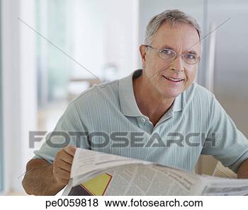 Banco de Imagem - cozinha,  leitura, 
 jornal. fotosearch 
- busca de fotos, 
imagens e clipart