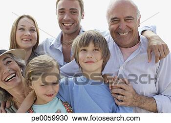 Arquivo de Fotografias - família,  ao ar 
livre,  olhar, 
 câmera. fotosearch 
- busca de fotos, 
imagens e clipart