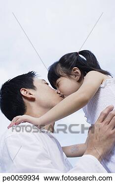 Banco de Imagem - pai,  filha,  
ao ar livre. fotosearch 
- busca de fotos, 
imagens e clipart