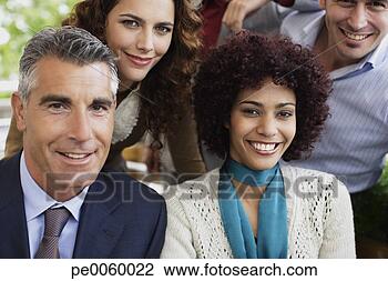 Banco de Imagem - cinco,  businesspeople, 
 ao ar livre. 
fotosearch - busca 
de fotos, imagens 
e clipart