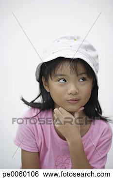 Banco de Imagem - jovem,  menina, 
 dentro,  pensando. 
fotosearch - busca 
de fotos, imagens 
e clipart