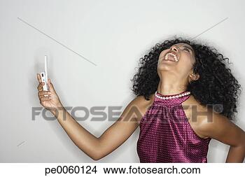 Banco de Imagem - mulher,  dentro, 
 levando,  quadro, 
 mesma,  câmera, 
 telefone. fotosearch 
- busca de fotos, 
imagens e clipart