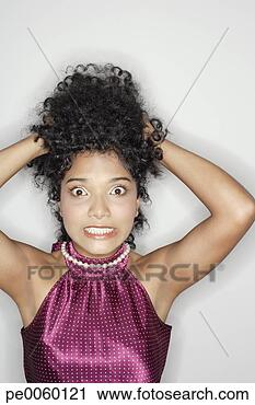Arquivo de Fotografia - mulher,  dentro, 
 mãos,  cabelo, 
 frustrado. fotosearch 
- busca de fotos, 
imagens e clipart