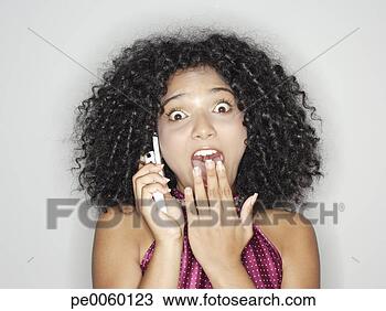Banco de Imagem - mulher,  dentro, 
 móvel,  telefone. 
fotosearch - busca 
de fotos, imagens 
e clipart