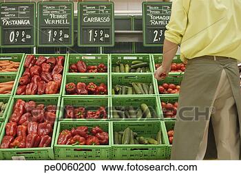 Arquivo de Fotografias - estoque,  menino, 
 mercearia,  loja, 
 vegetal,  corredor. 
fotosearch - busca 
de fotos, imagens 
e clipart