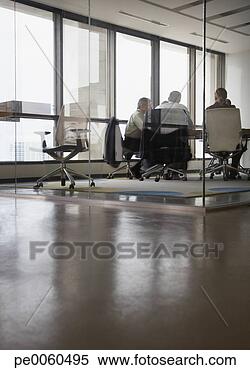Banco de Imagem - três,  businesspeople, 
 sala reuniões. 
fotosearch - busca 
de fotos, imagens 
e clipart