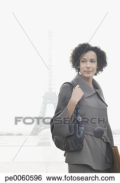 Banco de Imagem - executiva,  ficar, 
 ao ar livre, 
 eiffel,  torre. 
fotosearch - busca 
de fotos, imagens 
e clipart