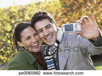 Banco de Imagem - par,  ao ar livre, 
 levando,  quadro, 
 sees,  câmera, 
 telefone. fotosearch 
- busca de fotos, 
imagens e clipart