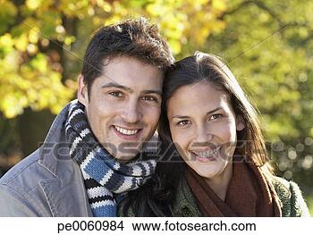 Banco de Imagem - par,  ao ar livre, 
 olhar,  câmera. 
fotosearch - busca 
de fotos, imagens 
e clipart