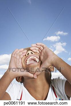 Arquivo de Fotografia - jovem,  menina, 
 ao ar livre, 
 shouting. fotosearch 
- busca de fotos, 
imagens e clipart
