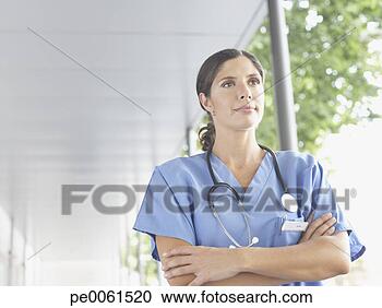 Arquivo de Fotografias - hospitalar,  trabalhador, 
 ficar,  exterior, 
 hospitalar,  
sorrindo. fotosearch 
- busca de fotos, 
imagens e clipart