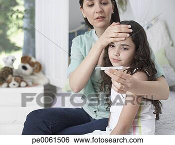 Banco de Imagem - mulher,  quarto, 
 levando,  jovem, 
 meninas,  temperatura. 
fotosearch - busca 
de fotos, imagens 
e clipart