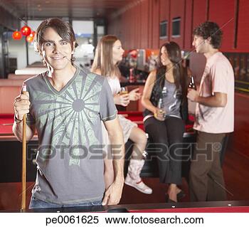 Banco de Imagem - segurando,  sugestão, 
 tabela,  sorrindo. 
fotosearch - busca 
de fotos, imagens 
e clipart