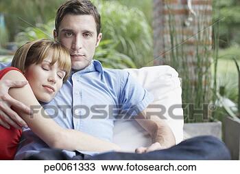 Banco de Imagem - par,  ao ar livre, 
 pátio,  lounger, 
 onde,  mulher, 
 dormir. fotosearch 
- busca de fotos, 
imagens e clipart