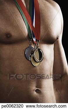 Arquivo de Fotografias - atleta,  desgastar, 
 três,  medalhas. 
fotosearch - busca 
de fotos, imagens 
e clipart