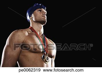 Arquivo Fotográficos - nadador,  três, 
 medalhas,  desgastar, 
 boné,  óculos 
proteção. fotosearch 
- busca de fotos, 
imagens e clipart