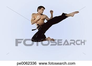 Banco de Imagem - prática,  marcial, 
 artes,  pular, 
 ar. fotosearch 
- busca de fotos, 
imagens e clipart