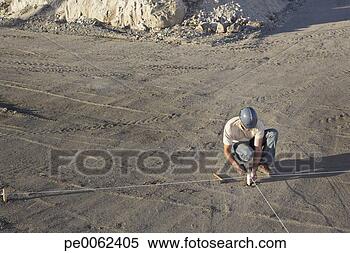 Banco de Imagem - construção,   
trabalhador,  
 ajustar,   cadeia, 
  esboço. fotosearch 
- busca de fotos, 
imagens e clipart