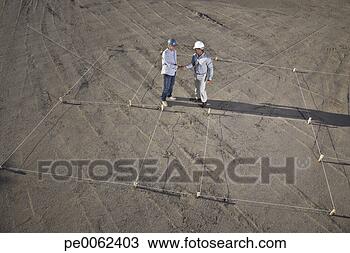 Banco de Imagem - construção,   
trabalhadores, 
  agitação,   
mãos,   novo. 
fotosearch - busca 
de fotos, imagens 
e clipart