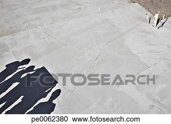 Arquivo de Fotografias - sombra,  construção, 
 trabalhadores, 
 construção,  
local. fotosearch 
- busca de fotos, 
imagens e clipart