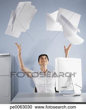 Arquivo de Fotografias - executiva,  jogar, 
 papeis,  ar. 
fotosearch - busca 
de fotos, imagens 
e clipart