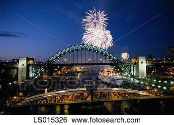 Stock Photo - bridge and fireworks 
-- newcastle upon 
tyne. fotosearch 
- search stock 
photos, pictures, 
images, and photo 
clipart