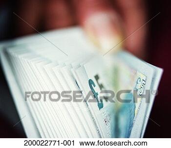 Arquivo de Fotografia - reino unido,  
 currency:,   
pessoa,   flicking, 
  através,   wad. 
fotosearch - busca 
de fotos, imagens 
e clipart