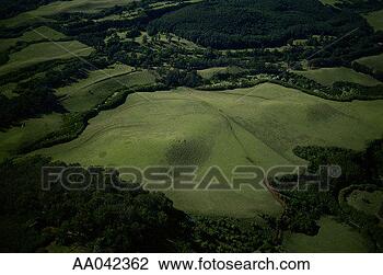 Stock Photo - fields and land, 
on northeast coast 
of maui. fotosearch 
- search stock 
photos, pictures, 
images, and photo 
clipart