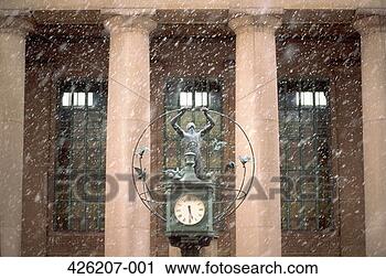 Stock Photography - canada, ontario, 
toronto, exterior 
of union railway 
station in winter. 
fotosearch - search 
stock photos, 
pictures, images, 
and photo clipart