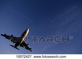 Picture - landing 747 jet 
at msp. fotosearch 
- search stock 
photos, pictures, 
images, and photo 
clipart