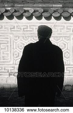 Stock Photo - man looking at 
temple wall, seoul, 
south korea. fotosearch 
- search stock 
photos, pictures, 
images, and photo 
clipart
