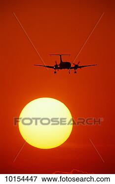 Picture - md-80 turbo prop, 
silhouette and 
setting sun. fotosearch 
- search stock 
photos, pictures, 
images, and photo 
clipart