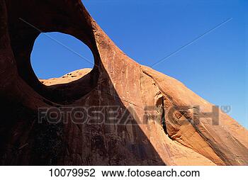 Stock Photo - monument valley 
in arizona. fotosearch 
- search stock 
photos, pictures, 
images, and photo 
clipart