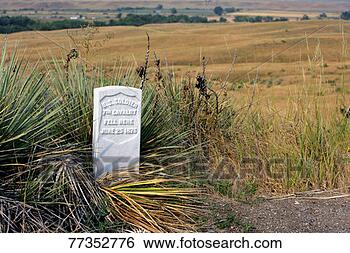 Stock Photo - grave marker, 
battle of bunker 
hill. fotosearch 
- search stock 
photos, pictures, 
images, and photo 
clipart