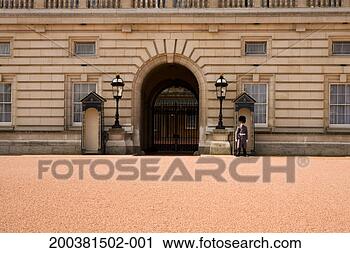 Stock Photography - england, london, 
westminster, guard 
at entrance to 
buckingham palace. 
fotosearch - search 
stock photos, 
pictures, images, 
and photo clipart