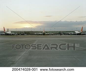 Stock Photography - england, london, 
three planes waiting 
at heathrow airport, 
dusk. fotosearch 
- search stock 
photos, pictures, 
images, and photo 
clipart