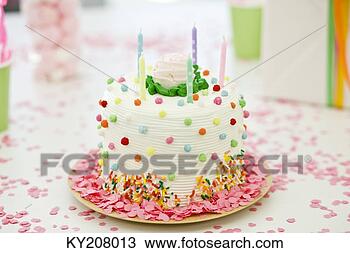 அழகிய கேக்  birthday cake  - Page 3 Close-up-birthday-cake_~KY208013